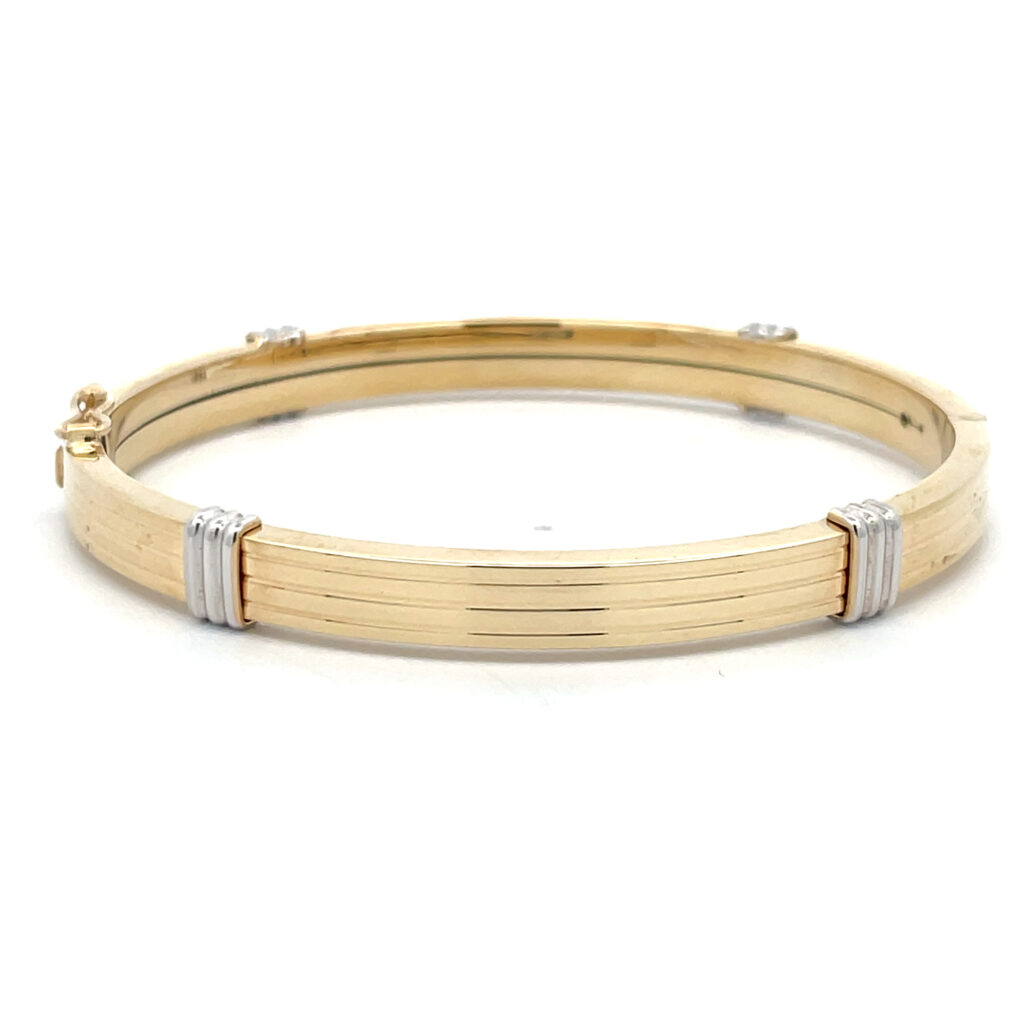 9ct Hinged Bangle